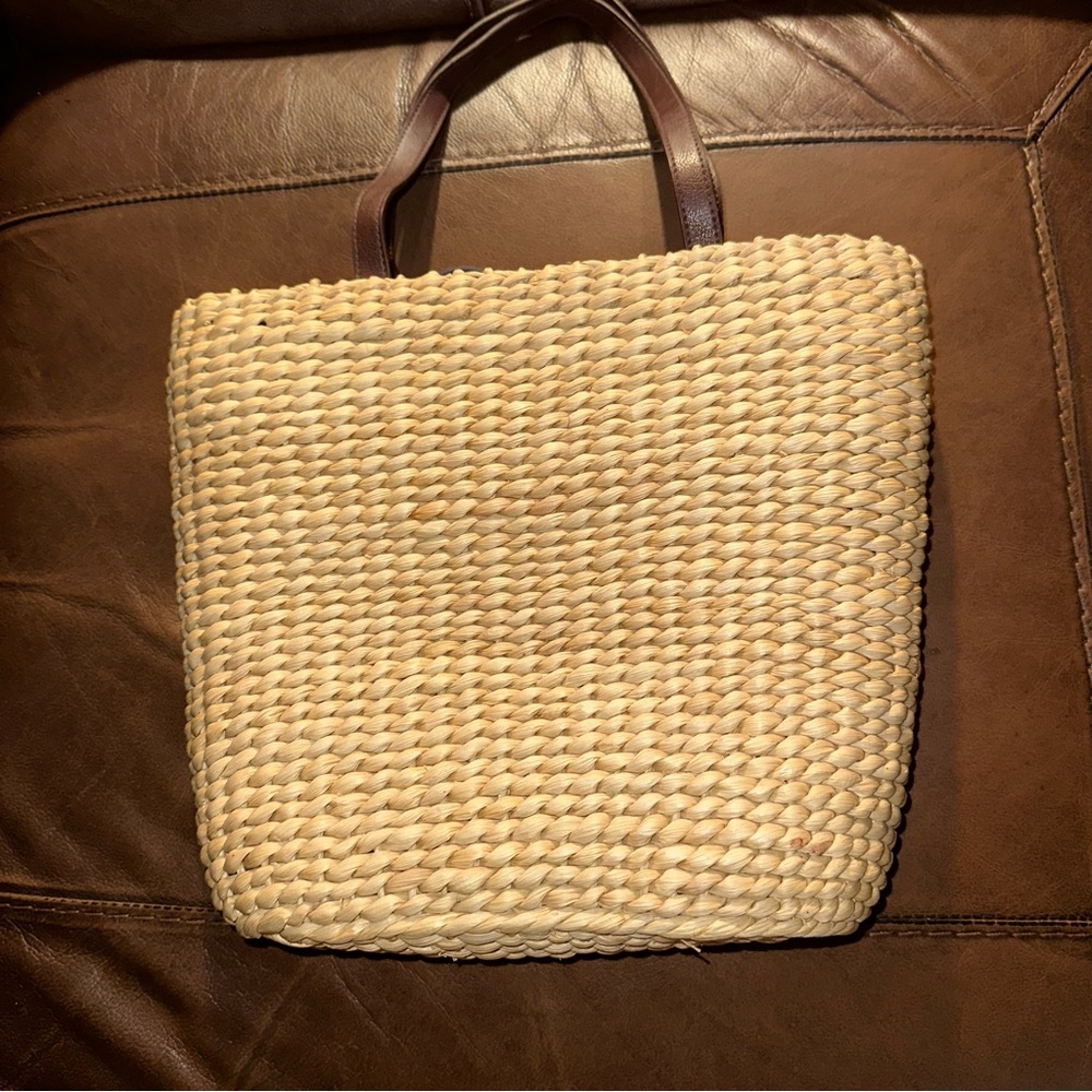 Woven Tote Bag with American Flag Design - Picture 3 of 4